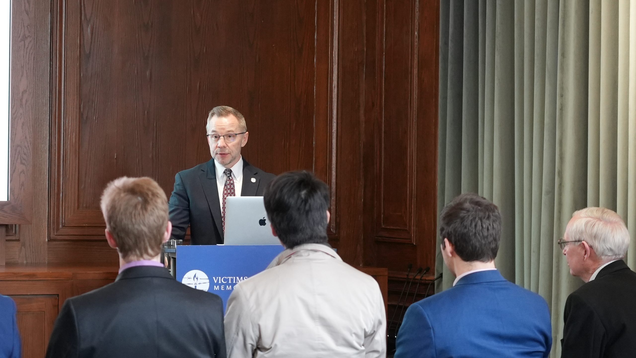 Patrick Henry College Visits The VOC Museum | Victims Of Communism